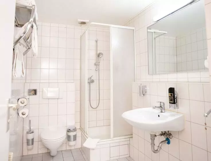 スタンダード４人部屋, Parkhotel Lindenhof   Kostenlose Parkplätze
