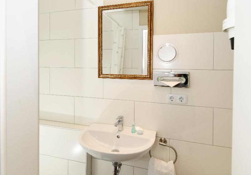 エコノミーシングルルーム, Rhein Hotel Nierstein