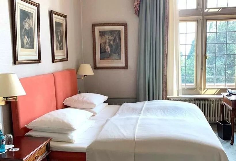 Standardzimmer, Schlosshotel Kronberg   Hotel Frankfurt