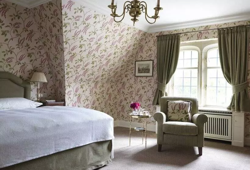 Standardzimmer, Schlosshotel Kronberg   Hotel Frankfurt