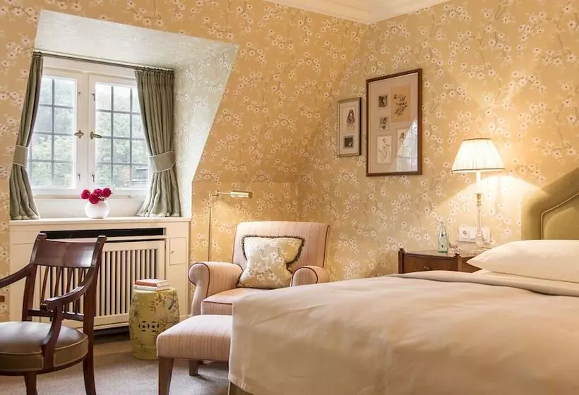 Standardzimmer, Schlosshotel Kronberg   Hotel Frankfurt