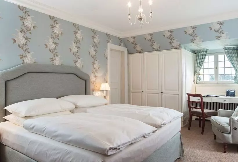 Standardzimmer Parkblick, Schlosshotel Kronberg Hotel Frankfurt