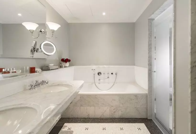 Standardzimmer, Schlosshotel Kronberg   Hotel Frankfurt