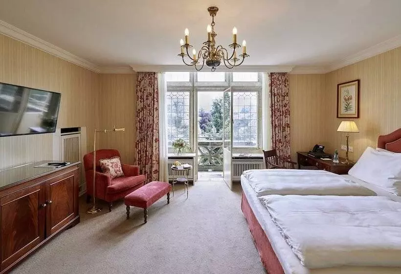 Standardzimmer mit Balkon, Schlosshotel Kronberg   Hotel Frankfurt