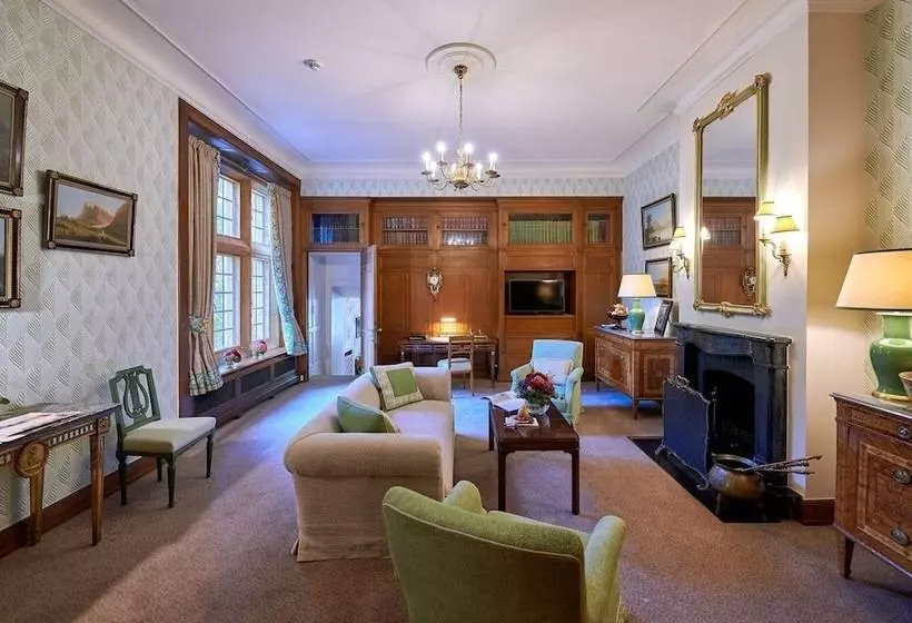Suite mit Balkon, Schlosshotel Kronberg   Hotel Frankfurt