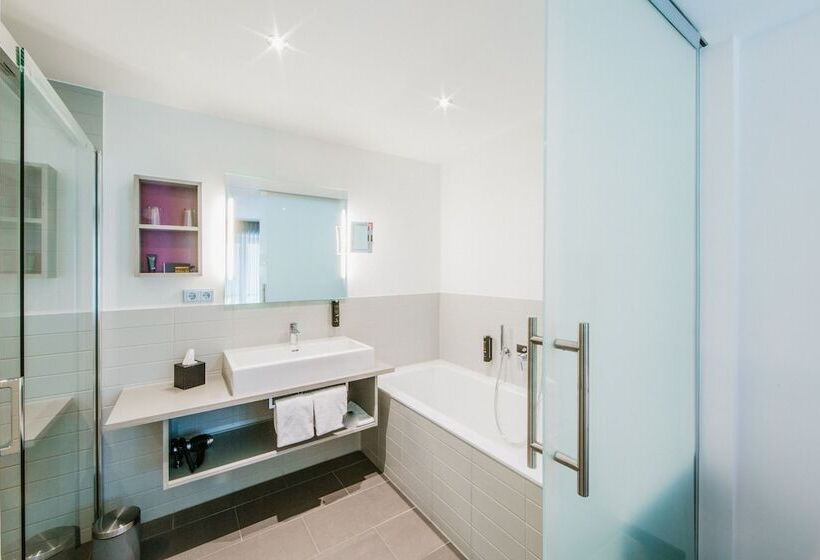 디럭스 룸, Schlosshotel Monrepos