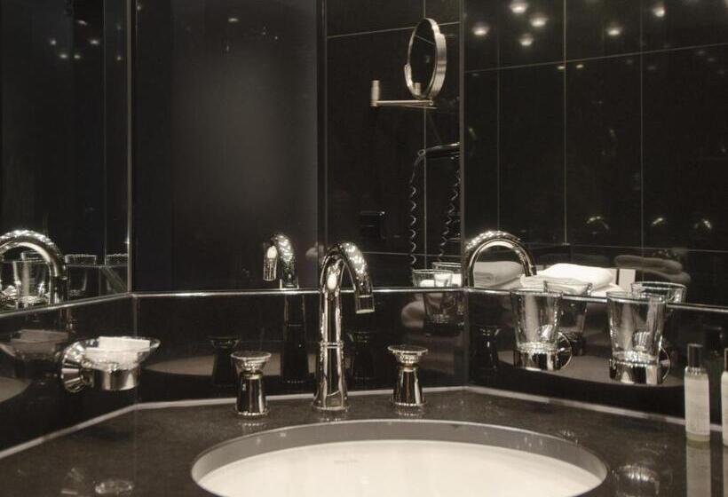 デラックスルーム, Scholl