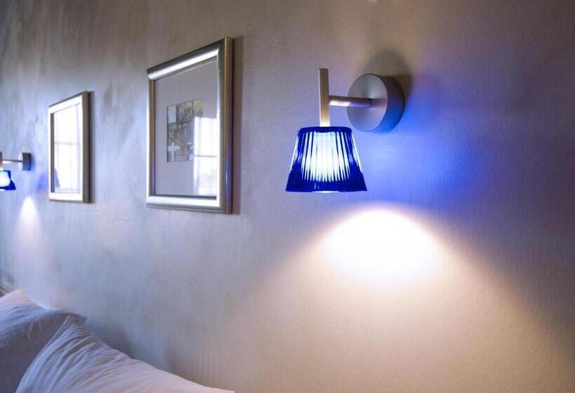 デラックスルーム, Scholl