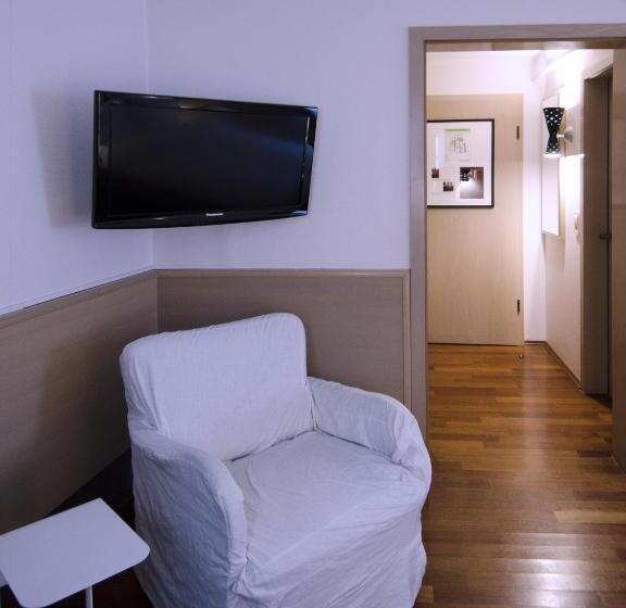 コンフォートルーム, Scholl