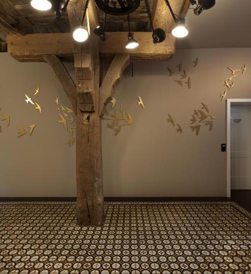 デラックスジュニアスイート, Scholl