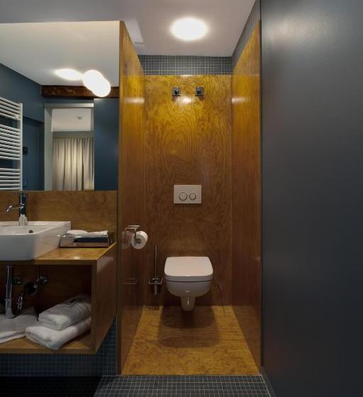 デラックスジュニアスイート, Scholl