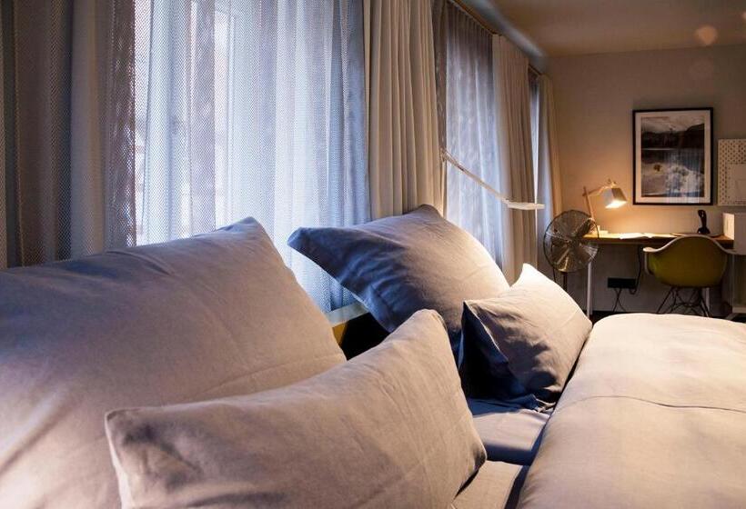 デラックスジュニアスイート, Scholl