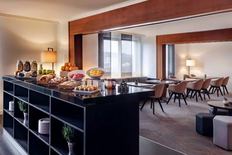 اتاق اجرایی با تخت بزرگ, Stuttgart Marriott Hotel Sindelfingen