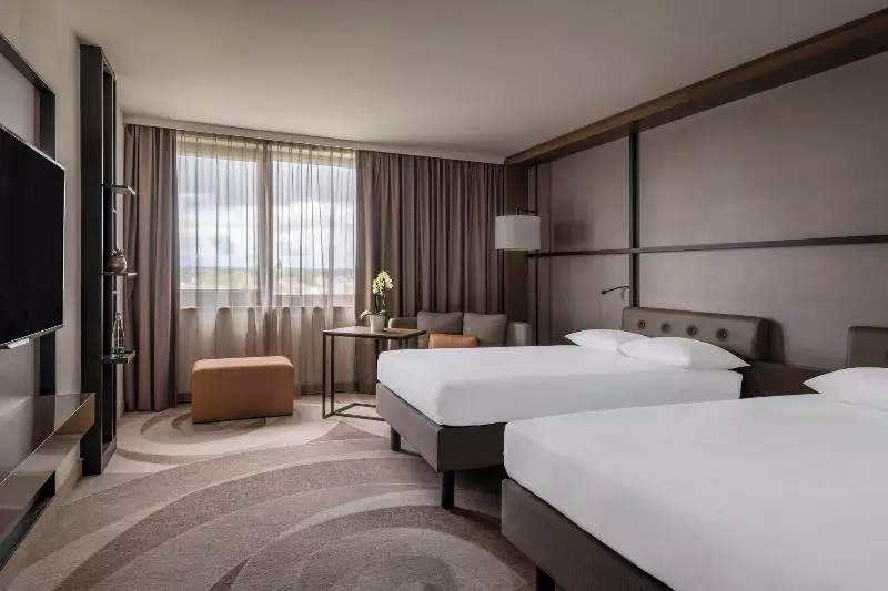 اتاق اجرایی با تخت بزرگ, Stuttgart Marriott Hotel Sindelfingen