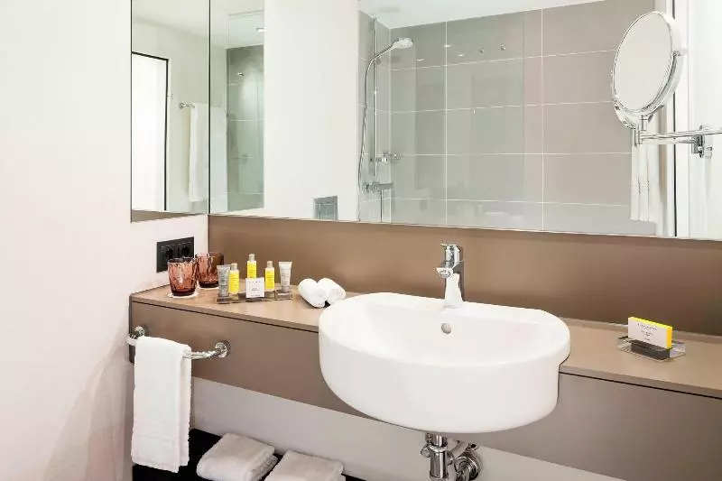 اتاق اجرایی با تخت بزرگ, Stuttgart Marriott Hotel Sindelfingen