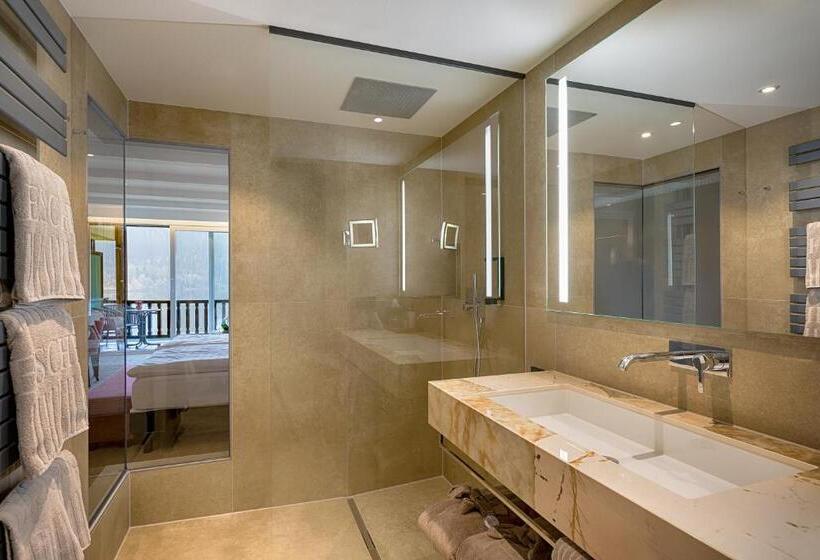 Superior room with lake view, Treschers Schwarzwald