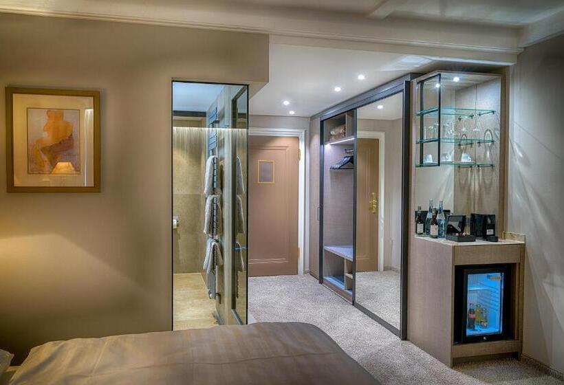 Superior room with lake view, Treschers Schwarzwald