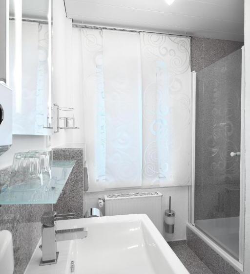 스탠다드 싱글 룸, Zur Post