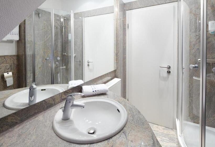 스탠다드 룸, Zur Post