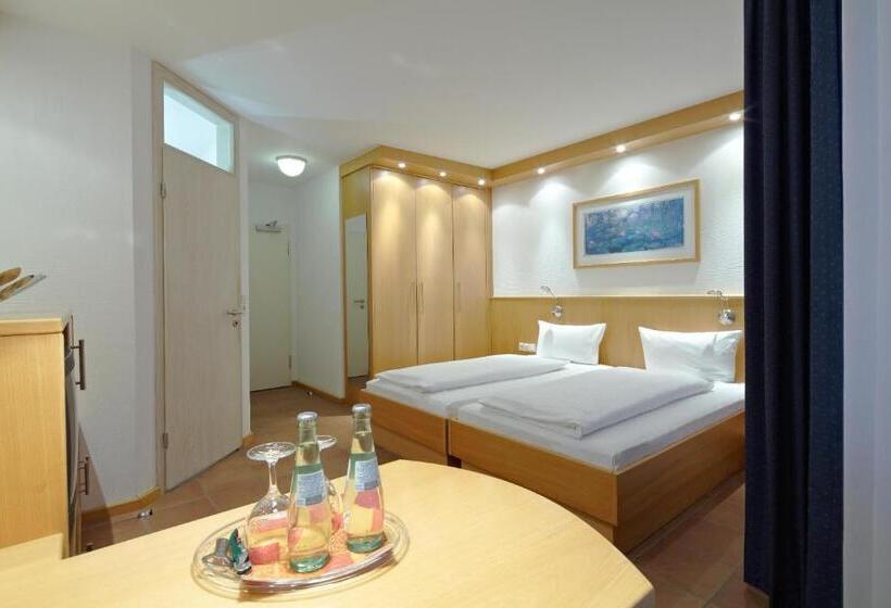 스탠다드 룸, Zur Post