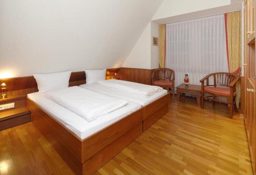 스탠다드 룸, Zur Post