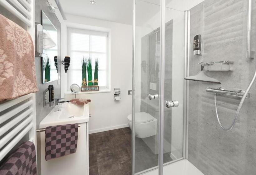 스탠다드 스튜디오, Zur Post