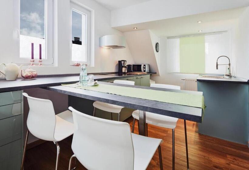 침실 1개 디럭스 아파트, Zur Post