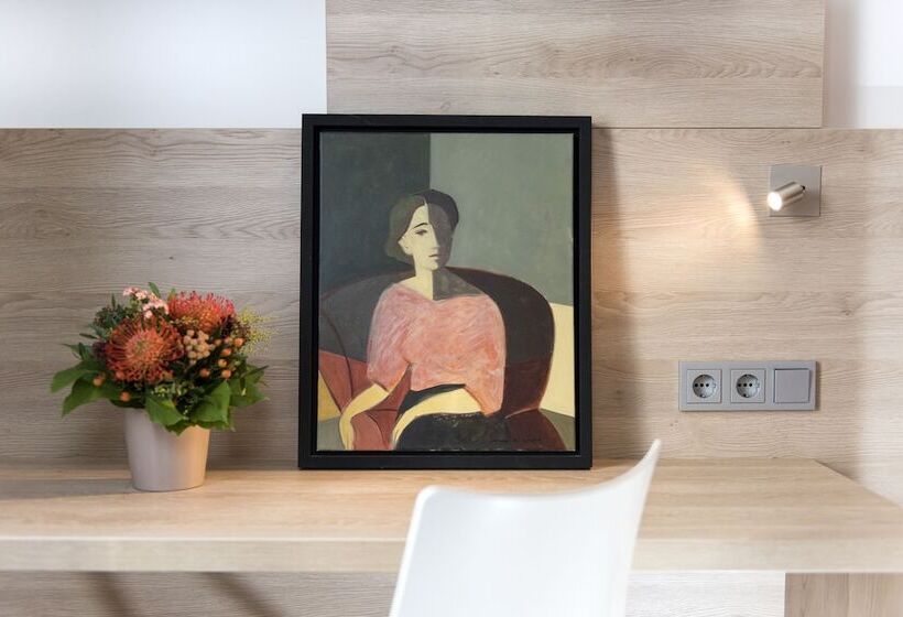 Quarto Estandar Individual, Amba