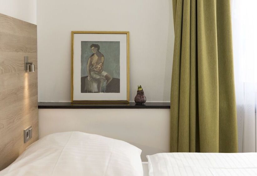 Quarto Estandar Individual, Amba