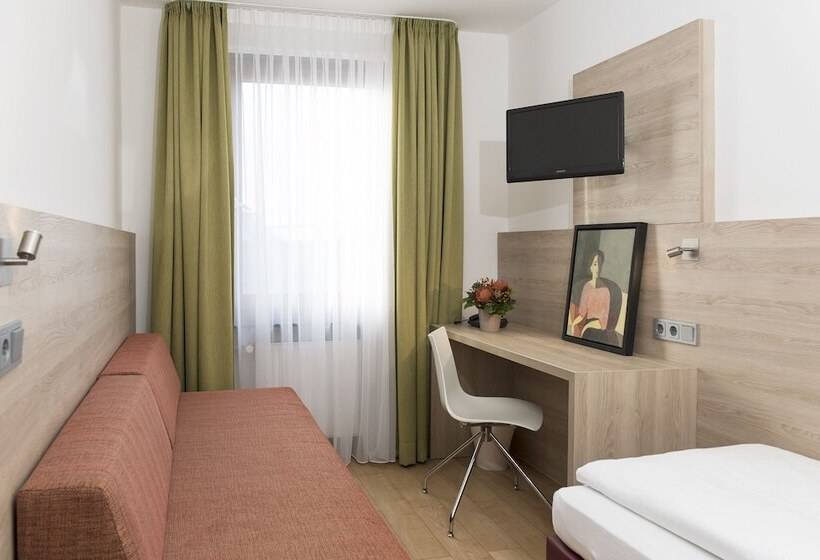 Quarto Triplo Estandar, Amba