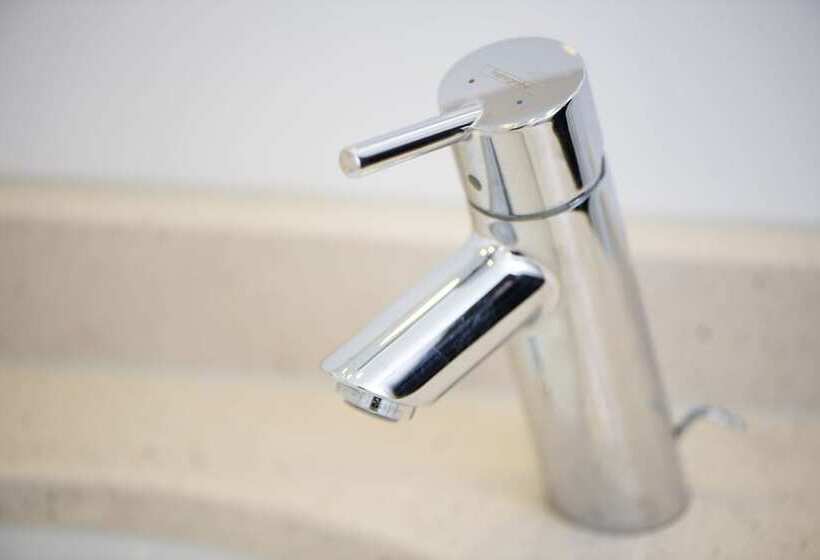 Quarto Triplo Estandar, Amba