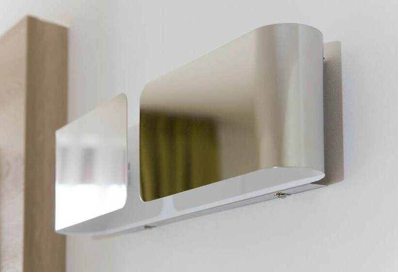 Quarto Triplo Estandar, Amba