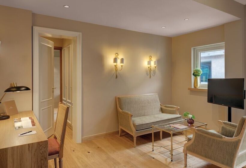 Junior Suite Deluxe, Excelsior By Geisel