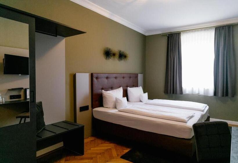 스탠다드 룸, Fletzinger