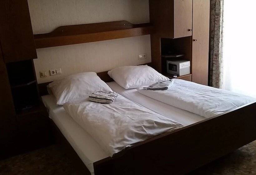 סוויטה, Hostel Zum Löwen