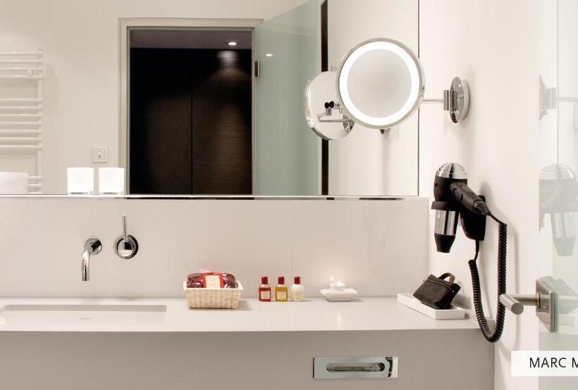 Номер Deluxe, Marc München