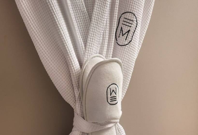 استودیوی استاندارد, Maximilian’s