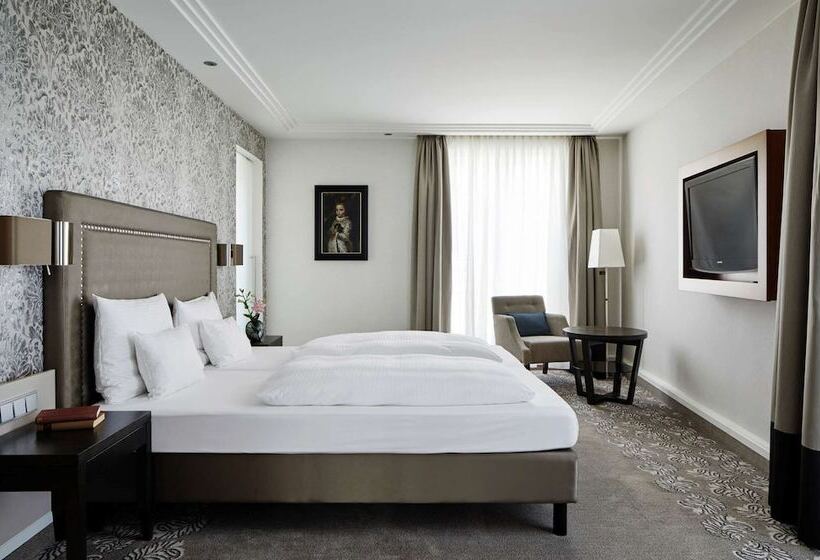 سوییت, Maximilian’s