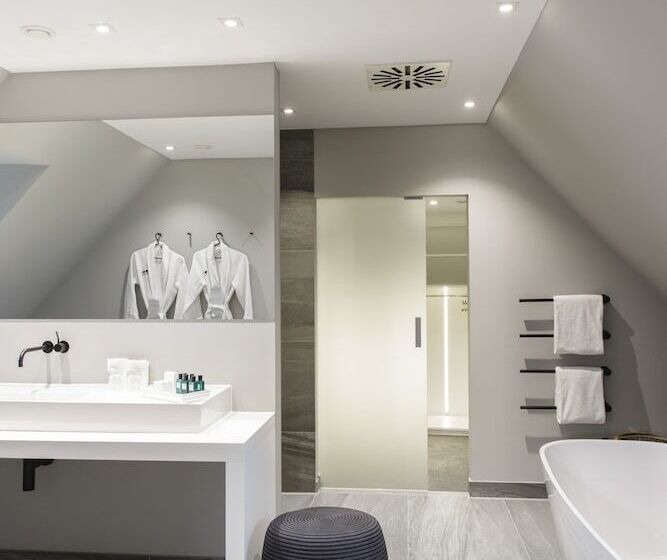 سوییت, Maximilian’s