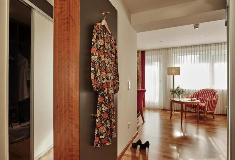 수피리어 싱글 룸, Reppert