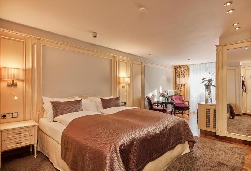 컴포트 룸, Reppert