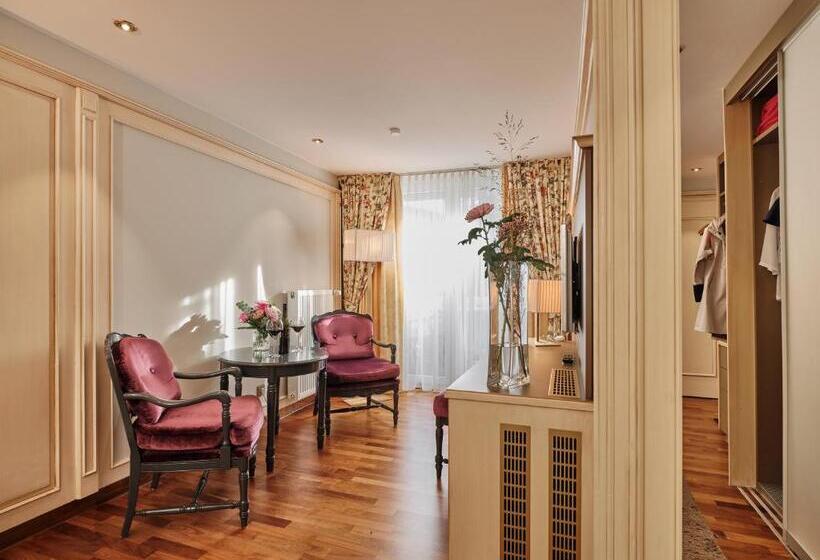 컴포트 룸, Reppert