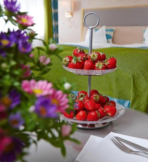 컴포트 룸, Reppert