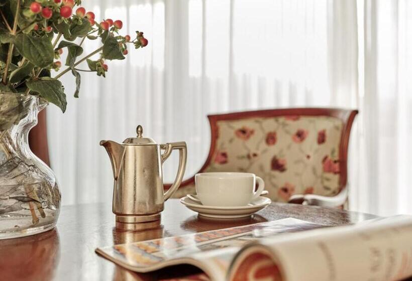 디럭스 룸 킹사이즈 침대, Reppert