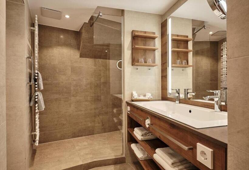 스탠다드 룸 킹사이즈 침대, Reppert