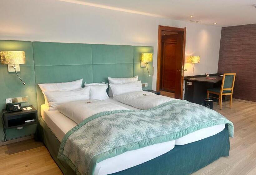 스탠다드 룸 킹사이즈 침대, Reppert