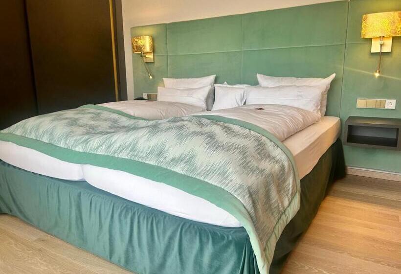 스탠다드 룸 킹사이즈 침대, Reppert