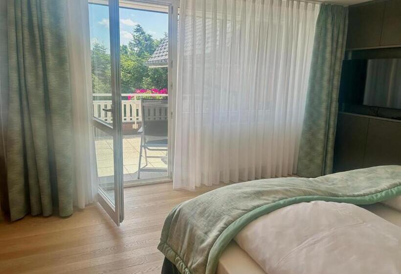 스탠다드 룸 킹사이즈 침대, Reppert