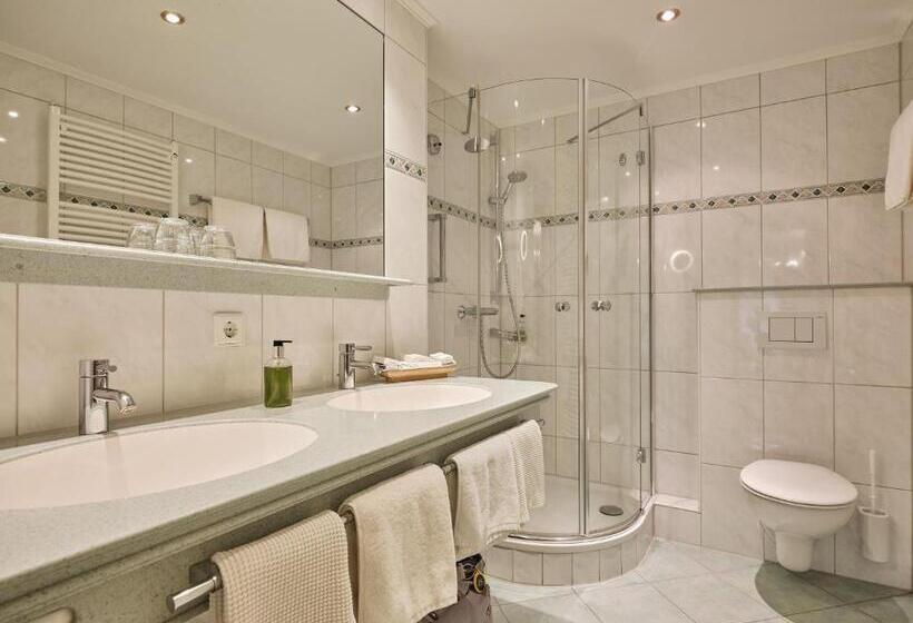 디럭스 룸 킹사이즈 침대, Reppert