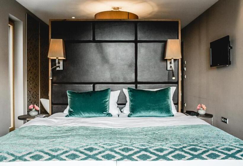 Полулюкс, Restaurant Spa Torkel